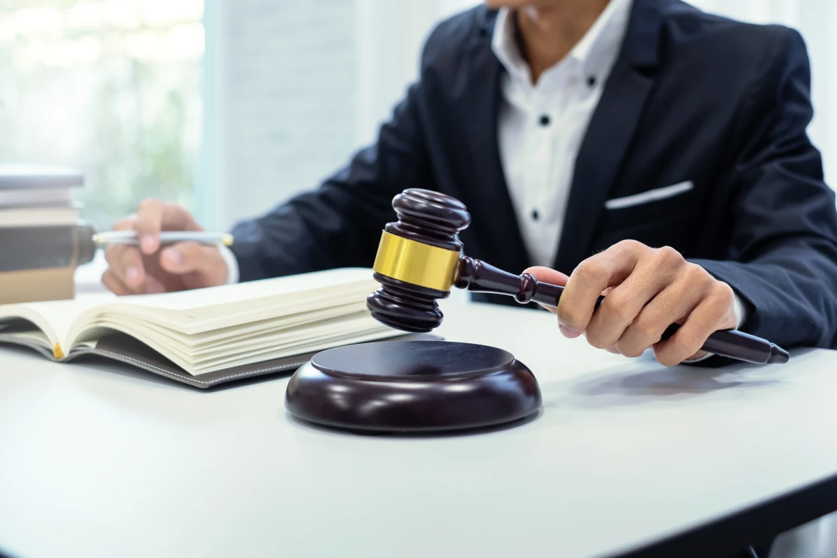 Les obligations des notaires lors des ventes aux enchères